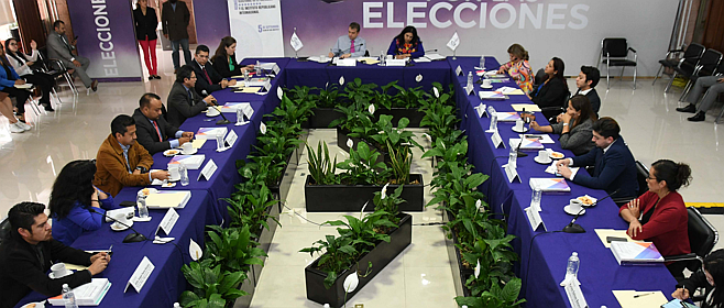 Intercambia IECM experiencias en observación electoral con visitantes y especialistas de El Salvador