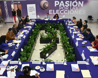 Intercambia IECM experiencias en observación electoral con visitantes y especialistas de El Salvador