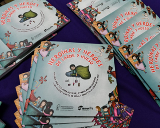 Presentan IECM y Colectivo Amonite “Heroínas y Héroes de Carne y Hueso”, libro para promover la participación y valores cívicos de la niñez