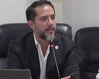 Presenta Consejero del IECM, Mauricio Huesca Rodríguez, conferencia “Masculinidades Igualitarias”, en el IEE de Puebla