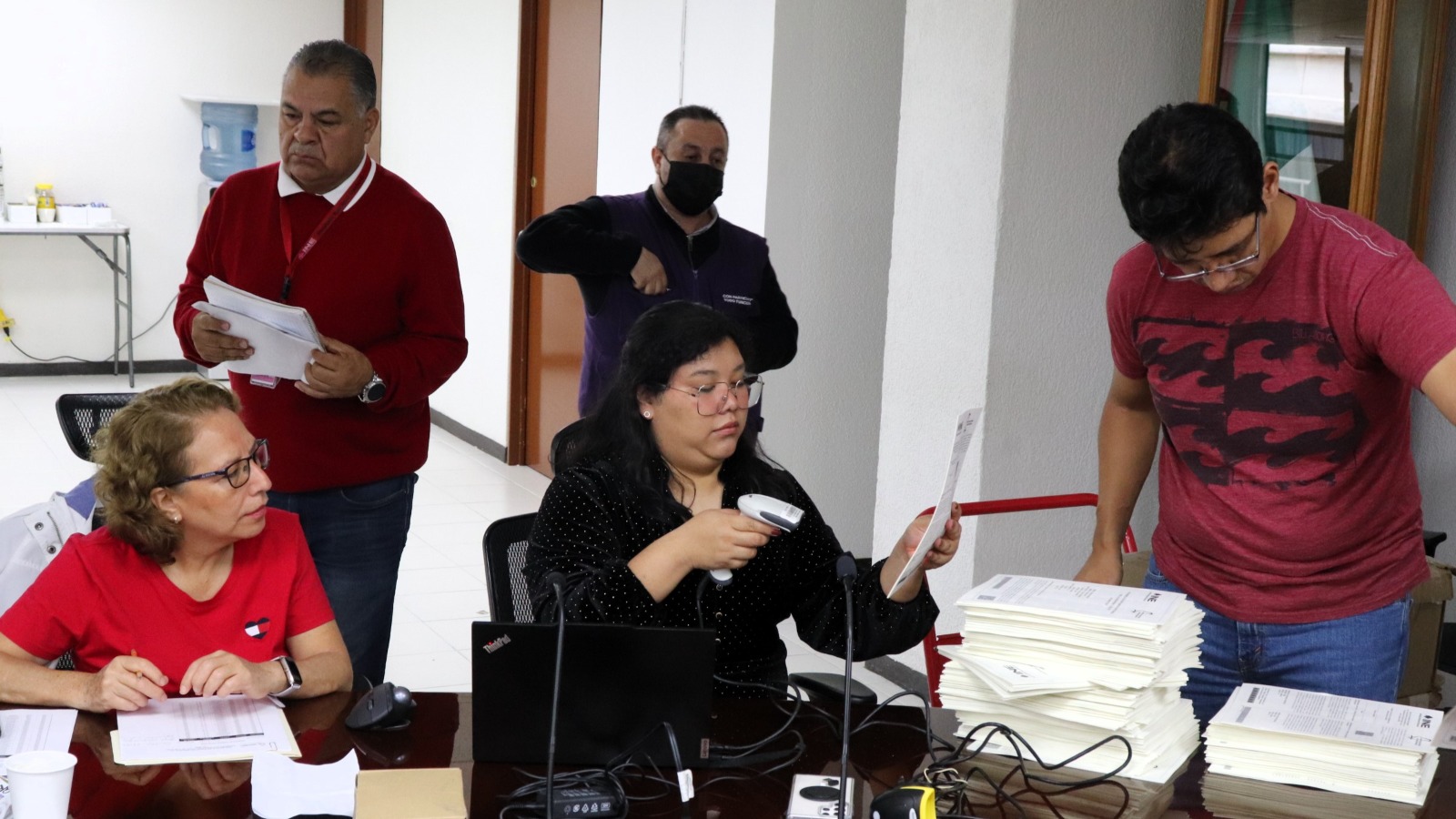 Devuelve el Instituto Electoral de la Ciudad de México (IECM) al Instituto Nacional Electoral (INE) cuadernillos de la Lista Nominal del Electorado utilizados por las Candidaturas sin Partido