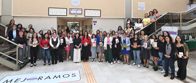 Promueve IECM sororidad en el Día Internacional de la Mujer con intercambio de libros