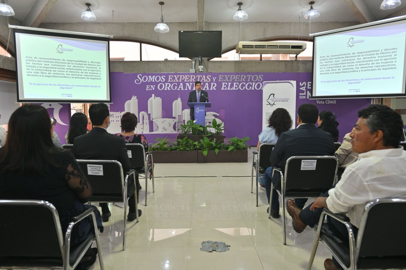 Emite IECM disculpa pública a extrabajadora