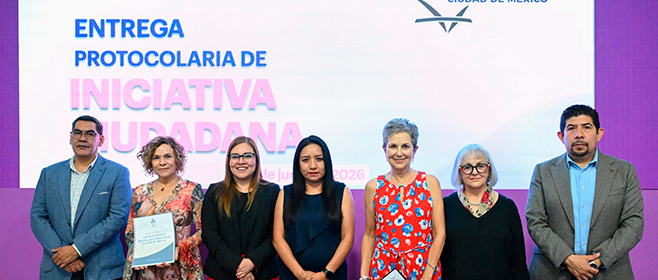 Recibe IECM de forma simbólica propuesta de iniciativa ciudadana
